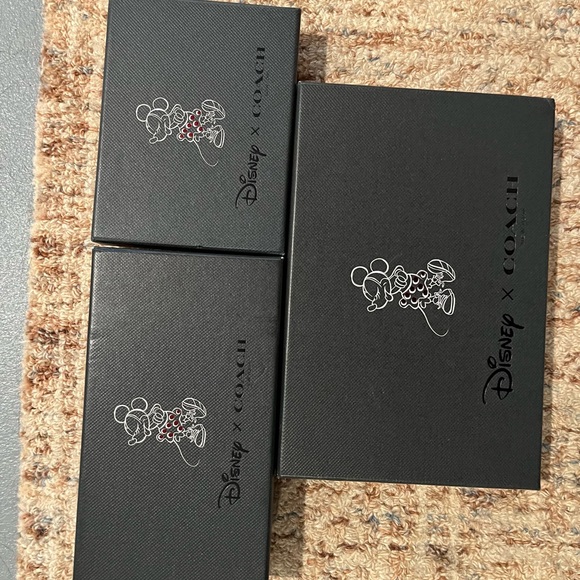 NWT! Coach MM Disney Tote 6 set! Choose the wristlet you want! - Picture 12 of 13